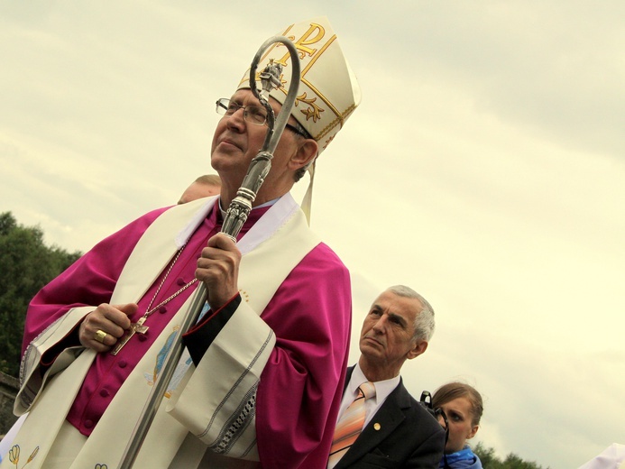 Biskup Piotr Libera w obiektywie "Gościa Płockiego"