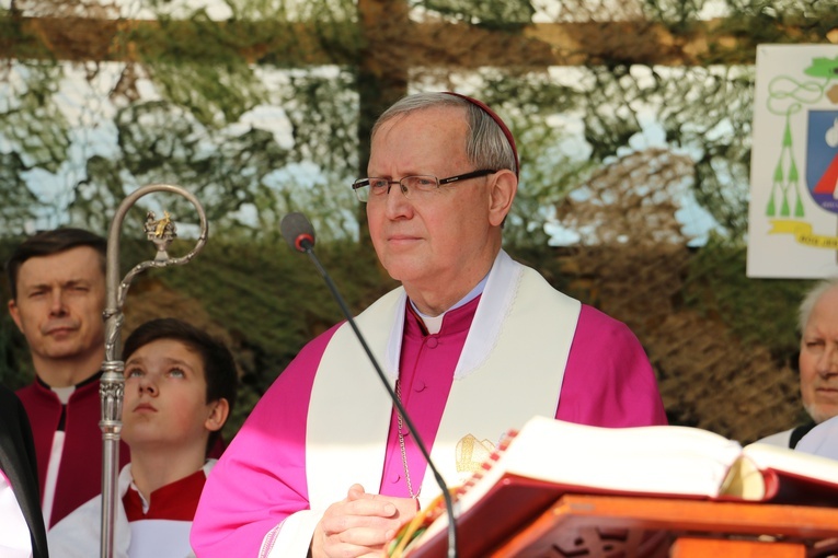 Biskup Piotr Libera w obiektywie "Gościa Płockiego"