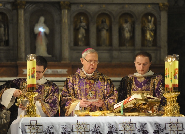 Biskup Piotr Libera w obiektywie "Gościa Płockiego"