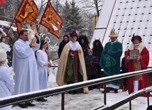 Mszę św. poprzedziła inscenizacja przygotowana przez dzieci i młodzież.