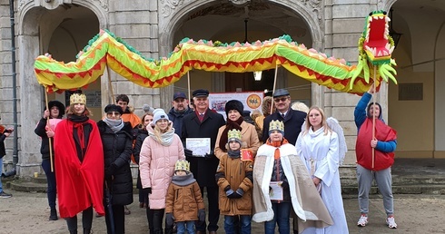 W orszak włączyły się władze miasta, powiatu i gminy.