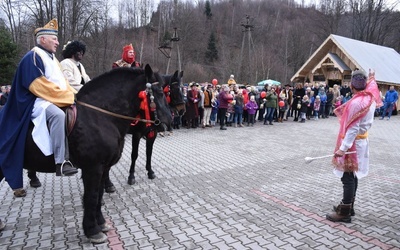 Herod rodem z Indii wskazuje drogę Mędrcom.