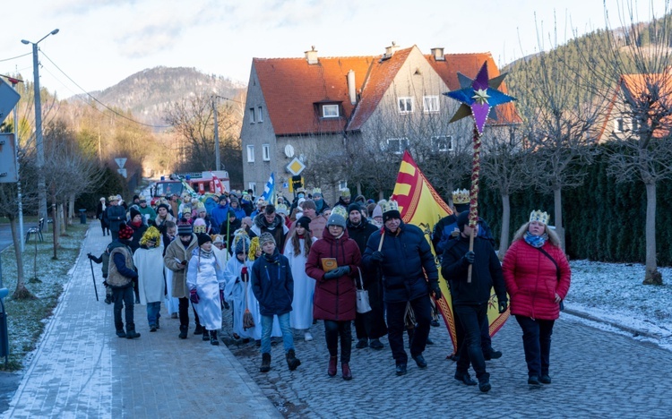 Orszak Trzech Króli 2022 w Mieroszowie