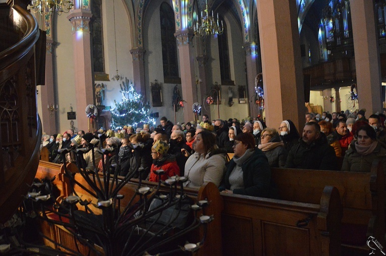 Rodzina "Sygnału Miłosierdzia" zagrała z dziećmi koncert kolęd