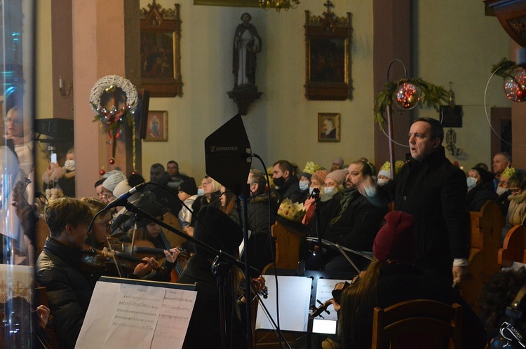 Rodzina "Sygnału Miłosierdzia" zagrała z dziećmi koncert kolęd