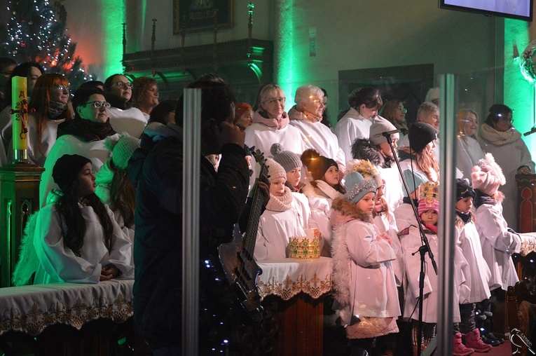 Rodzina "Sygnału Miłosierdzia" zagrała z dziećmi koncert kolęd