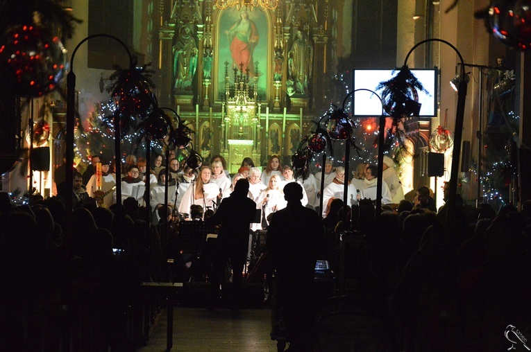 Rodzina "Sygnału Miłosierdzia" zagrała z dziećmi koncert kolęd