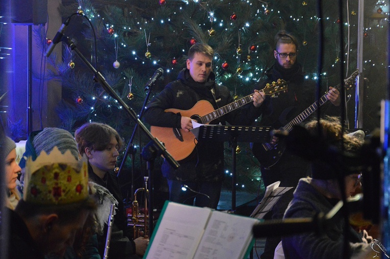Rodzina "Sygnału Miłosierdzia" zagrała z dziećmi koncert kolęd