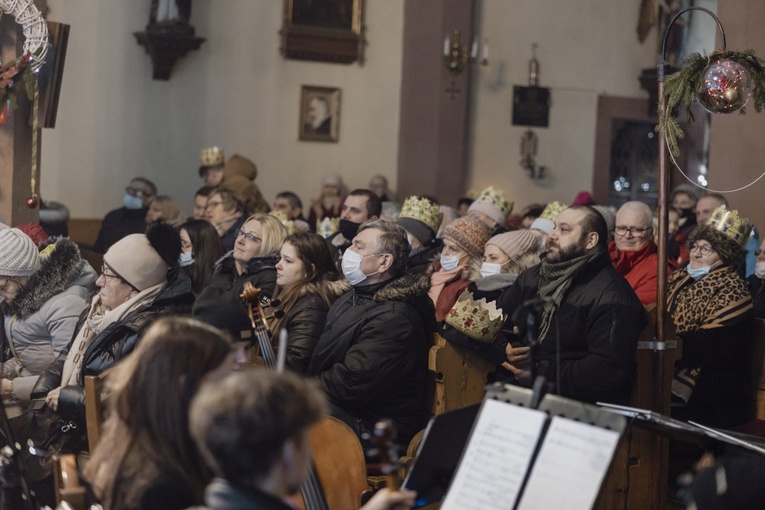 Rodzina "Sygnału Miłosierdzia" zagrała z dziećmi koncert kolęd