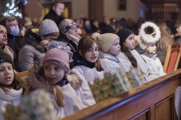 Rodzina "Sygnału Miłosierdzia" zagrała z dziećmi koncert kolęd