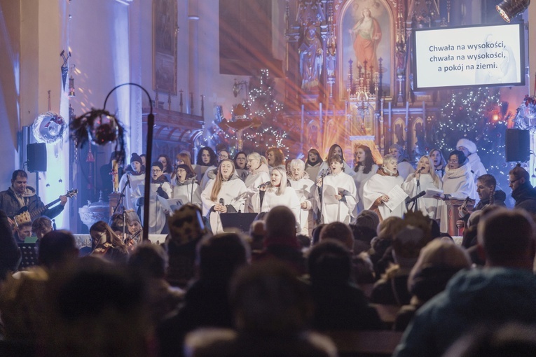 Rodzina "Sygnału Miłosierdzia" zagrała z dziećmi koncert kolęd