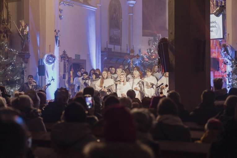 Rodzina "Sygnału Miłosierdzia" zagrała z dziećmi koncert kolęd