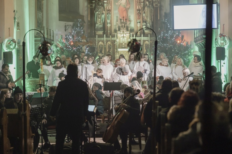 Rodzina "Sygnału Miłosierdzia" zagrała z dziećmi koncert kolęd