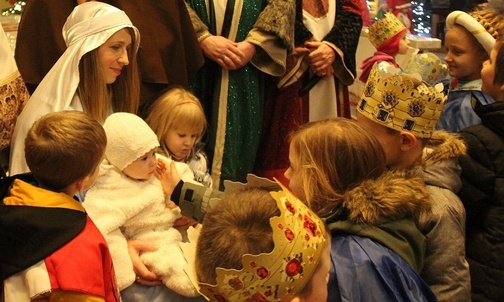 Uczestników Orszaku Trzech Króli w Bielsku-Białej gościła parafia św. Józefa na Złotych Łanach.