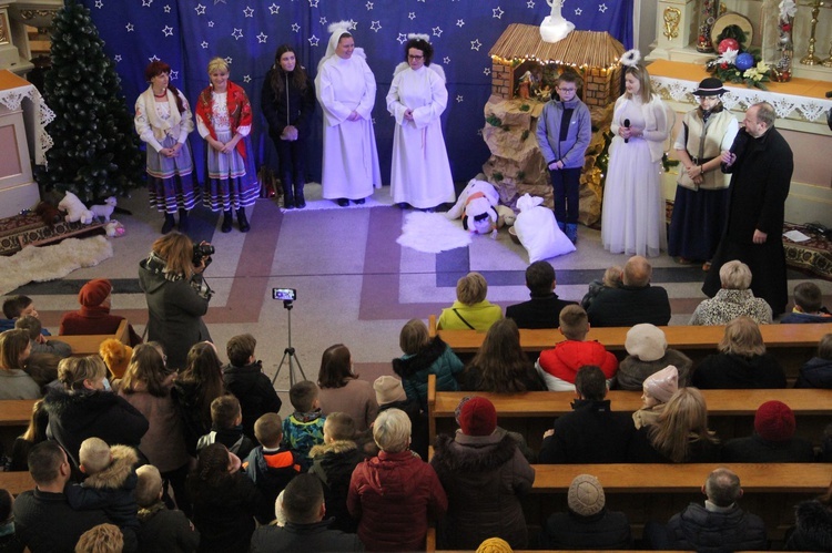Radomyśl Wielki. Jasełka personelu Ochronki św. Józefa