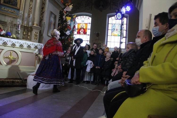 Radomyśl Wielki. Jasełka personelu Ochronki św. Józefa