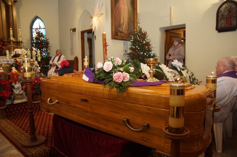 Eksporta ciała ks. Witolda Wojewódki w Świebodzicach