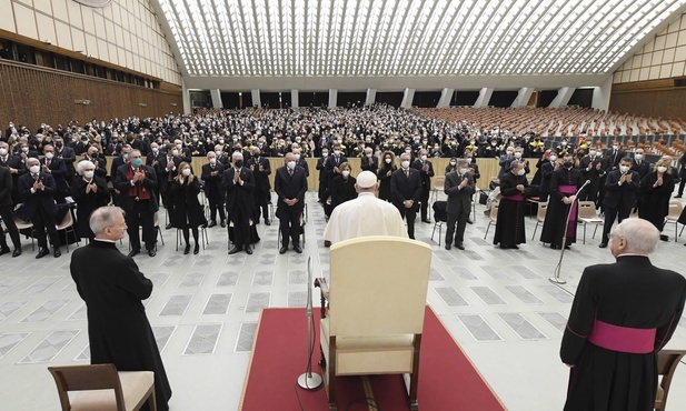 Papież: od Jezusa uczymy się, jak być człowiekiem 