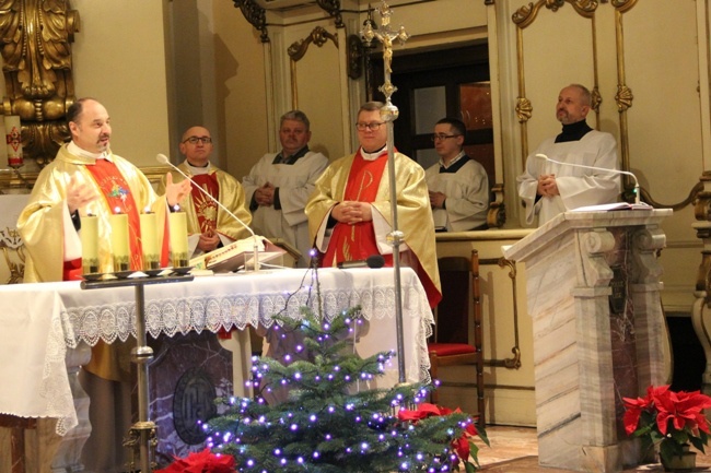 Poświęcenie tablicy pamiątkowej o. Huberta Czumy SJ