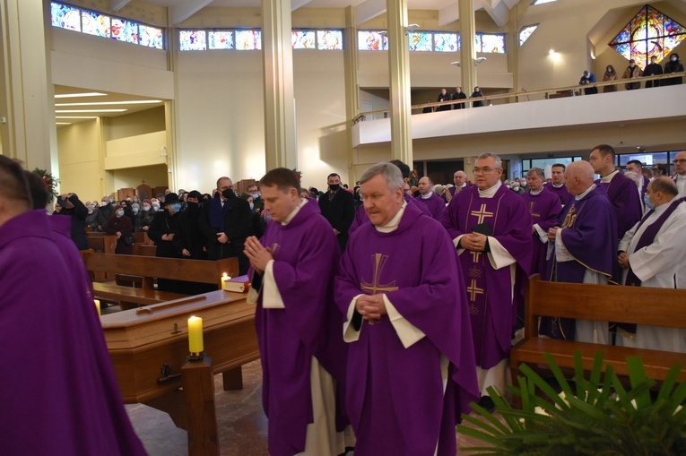 Pożegnanie śp. ks. Rafała Saramy