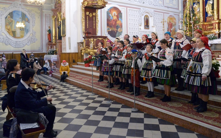 Staropolskie kolędy zabrzmiały w kolegiacie pw. św. Bartłomieja w Opocznie.