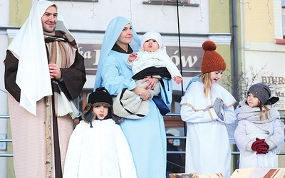 Na rynku czekała już Święta Rodzina.