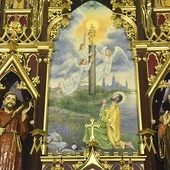 	Figurę św. Jakuba zasłania obraz Madonny del Pilar.