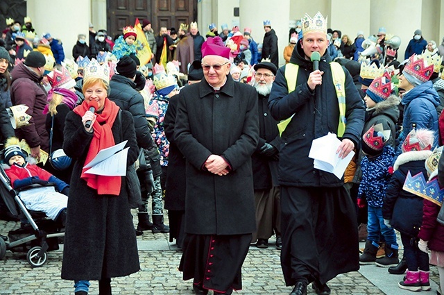 Barwny pochód wyruszył spod archikatedry lubelskiej.