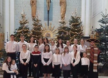 Rok temu w parafii w Wysokienicach kolędowanie zapoczątkowało cykl uwielbień w intencjach misyjnych papieża Franciszka.