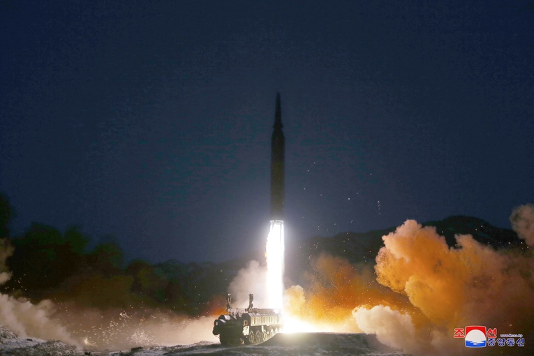 Korea Płn.: Ostateczna próba pocisku hipersonicznego zakończyła się sukcesem