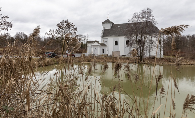 Krzywy kościół w Karwinie