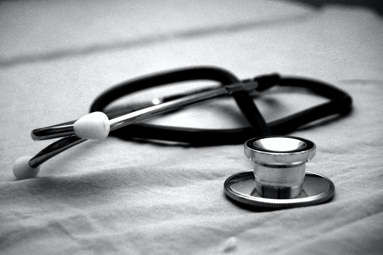 Trzynastu z siedemnastu członków Rady Medycznej zrezygnowało z doradzania rządowi ws. epidemii 