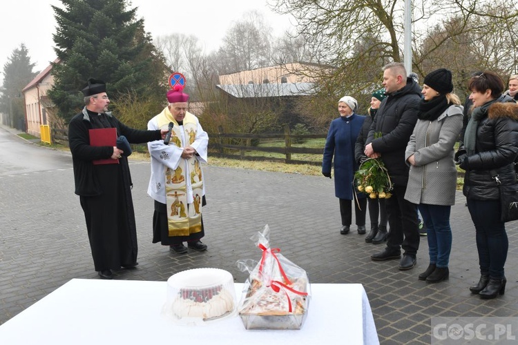 Mieszkańcy Rokitna postawili nowy przydrożny krzyż