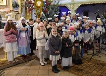 Kolędnicy z głuszyckiej parafii pw. Matki Bożej Królowej Polski.