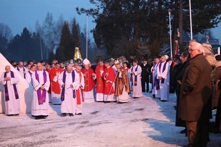 Ostatnie pożegnanie śp. ks. kan. Tadeusza Krzyżaka w Bystrej Krakowskiej