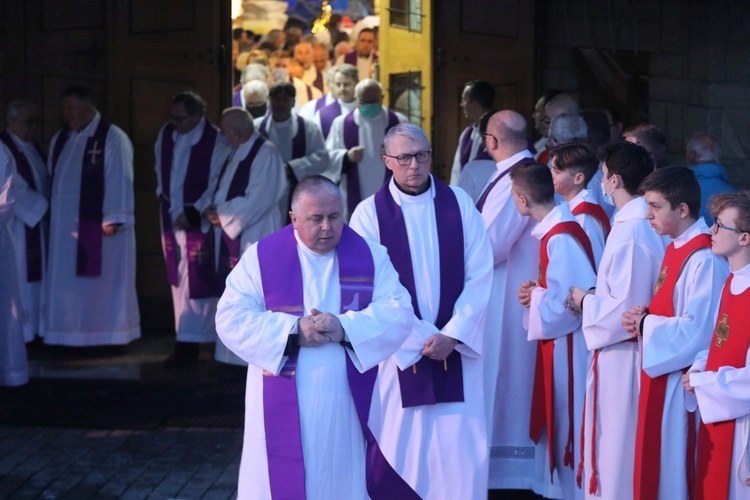 Ostatnie pożegnanie śp. ks. kan. Tadeusza Krzyżaka w Bystrej Krakowskiej