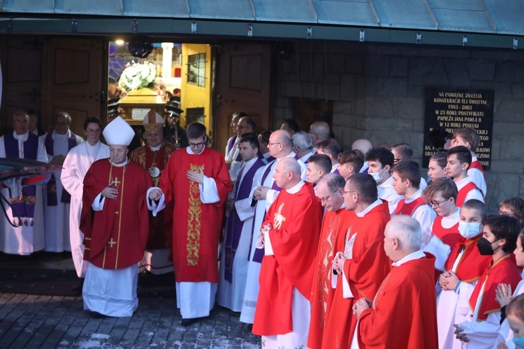 Ostatnie pożegnanie śp. ks. kan. Tadeusza Krzyżaka w Bystrej Krakowskiej