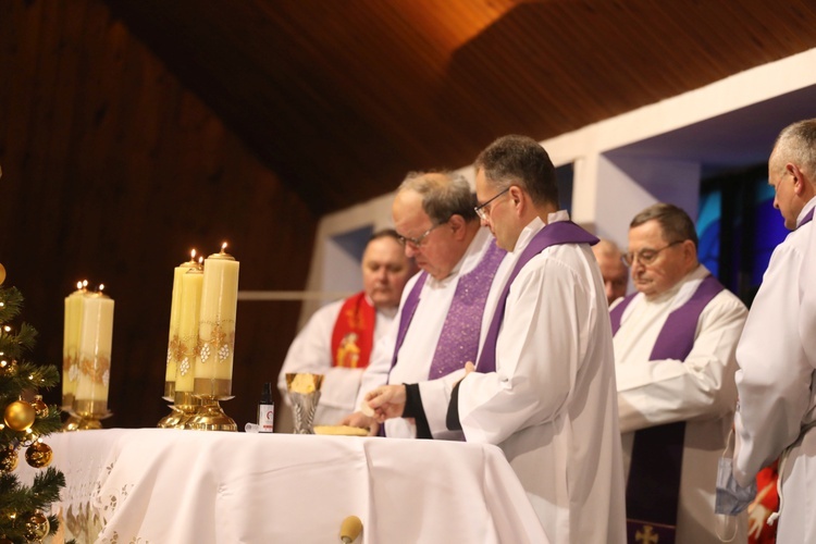 Ostatnie pożegnanie śp. ks. kan. Tadeusza Krzyżaka w Bystrej Krakowskiej