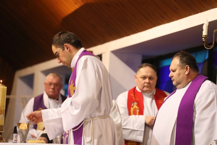 Ostatnie pożegnanie śp. ks. kan. Tadeusza Krzyżaka w Bystrej Krakowskiej