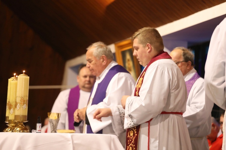 Ostatnie pożegnanie śp. ks. kan. Tadeusza Krzyżaka w Bystrej Krakowskiej