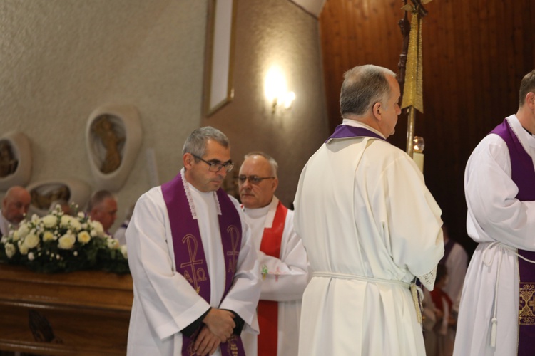 Ostatnie pożegnanie śp. ks. kan. Tadeusza Krzyżaka w Bystrej Krakowskiej