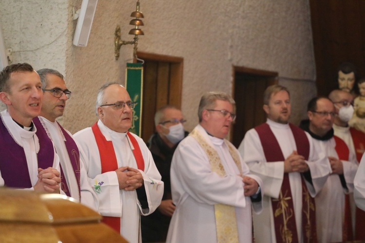 Ostatnie pożegnanie śp. ks. kan. Tadeusza Krzyżaka w Bystrej Krakowskiej