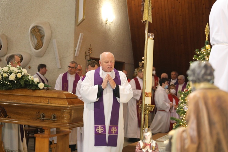 Ostatnie pożegnanie śp. ks. kan. Tadeusza Krzyżaka w Bystrej Krakowskiej