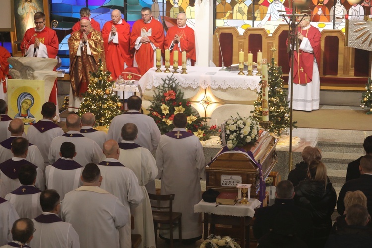 Ostatnie pożegnanie śp. ks. kan. Tadeusza Krzyżaka w Bystrej Krakowskiej