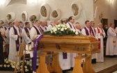 Ostatnie pożegnanie śp. ks. kan. Tadeusza Krzyżaka w Bystrej Krakowskiej