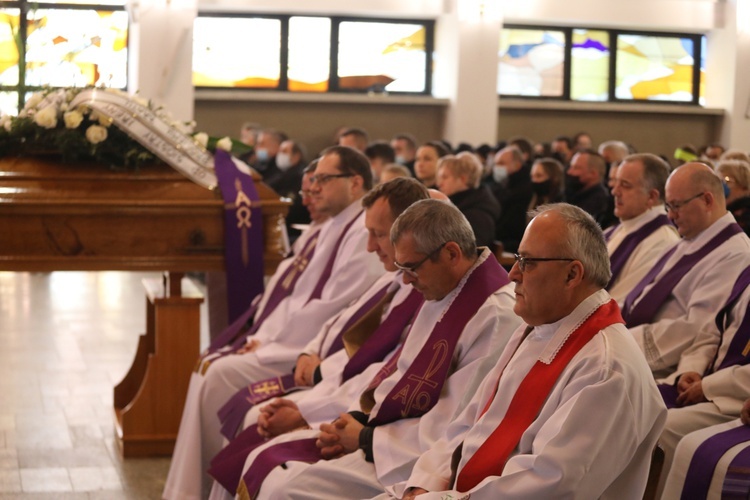 Ostatnie pożegnanie śp. ks. kan. Tadeusza Krzyżaka w Bystrej Krakowskiej