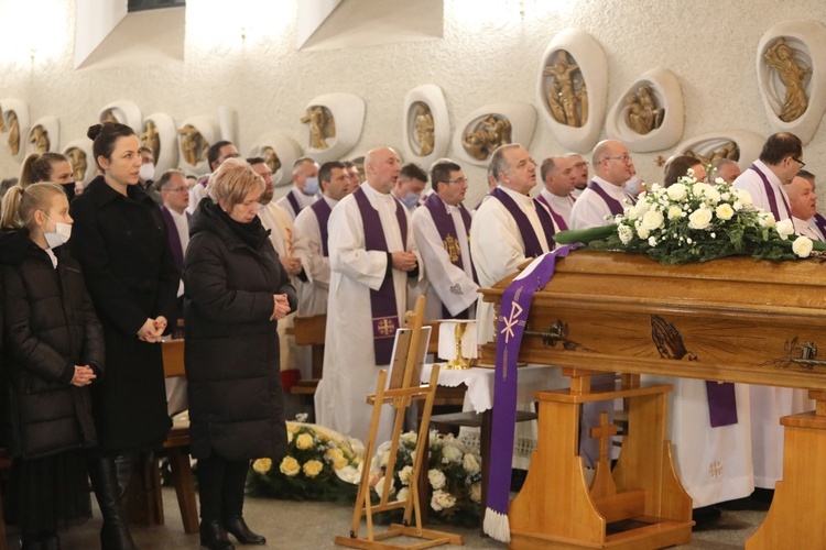 Ostatnie pożegnanie śp. ks. kan. Tadeusza Krzyżaka w Bystrej Krakowskiej