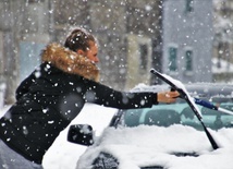 Śląskie. IMGW ostrzega przed silnym wiatrem, na południu regionu spodziewane są także intensywne opady śniegu