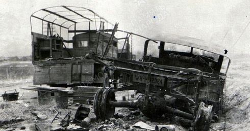 Niemieckie pojazdy rozbite w wyniku ofensywy wzdłuż linii Przysucha-Opoczno.