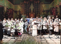 Koncert w wykonaniu dwóch scholi parafialnych – młodszej i starszej.
